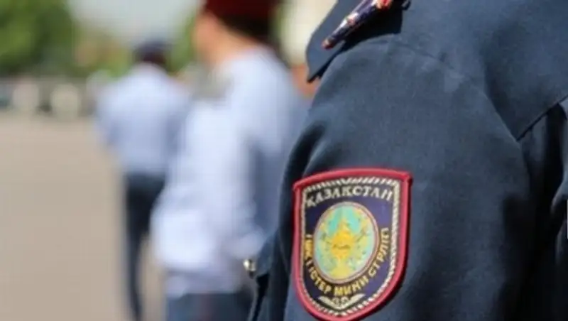 К&#1257;лік полицейлері тонау фактісімен &#1199;ш к&#1199;діктіні &#1201;стады