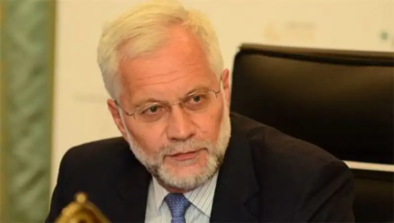 Бывший глава Нацбанка считает, что слухи о девальвации распространяют владельцы "обменников"