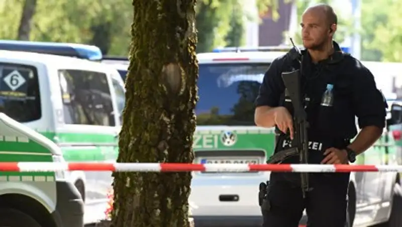 Полиция не рассматривает версию теракта при стрельбе в ночном клубе в ФРГ