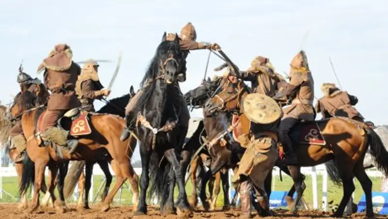 На столичном ипподроме прошли соревнования по конным скачкам