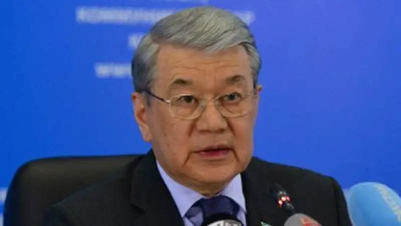 Сенатор И.Адырбеков встретился с депутатом Европарламента