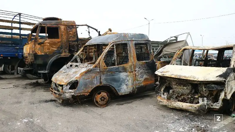 сожжённые машины  , фото - Новости Zakon.kz от 13.01.2022 15:49