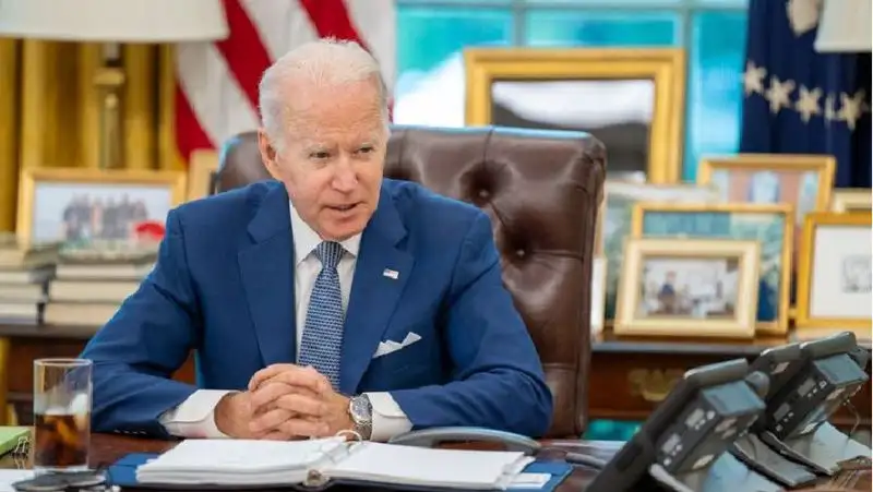 Джо Байден получил очередной положительный результат теста на коронавирус