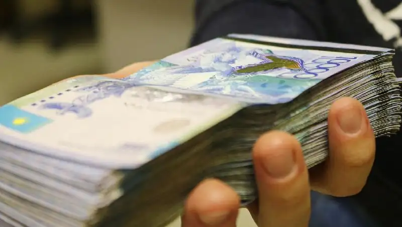 Получал денежные вознаграждения: начальника региональной структуры КТЖ признали виновным