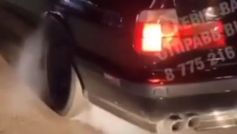 Ночной массовый дрифт устроили в Алматы около АЗС