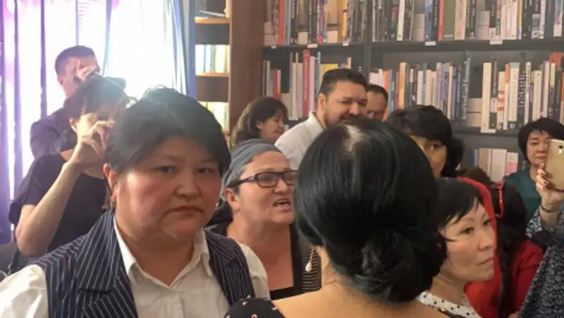 Бунт в одной комнате или как многодетные мамы сорвали пресс-конференцию