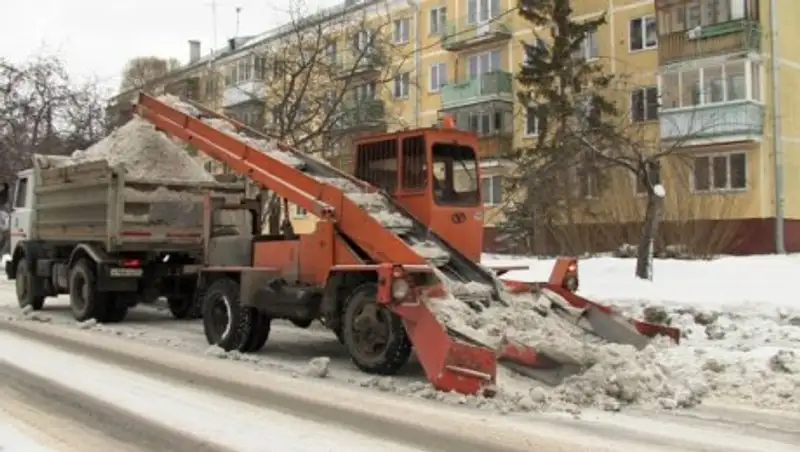 Снегопад в Алматы: водителей попросили не парковаться вдоль обочин