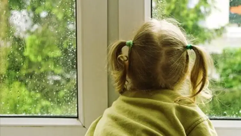 Девочка выпала из окна в Таразе