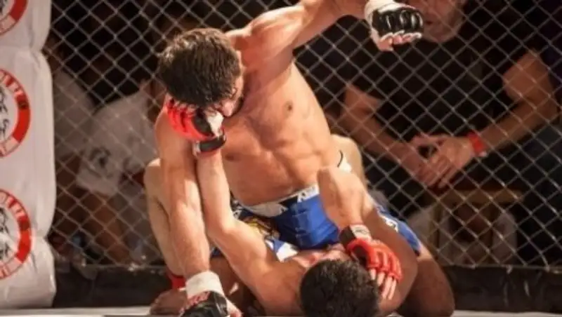 Казахстанский боец Ержан Естанов снова проиграл россиянину Расулу Мирзаеву