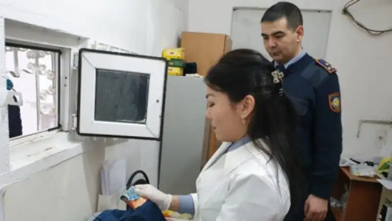 В Атырау директору ломбарда пытались передать деньги в СИЗО