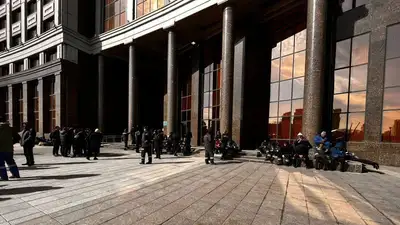 КМГ: Бастовавших нефтяников из Жанаозена трудоустроят, фото - Новости Zakon.kz от 13.06.2023 14:18