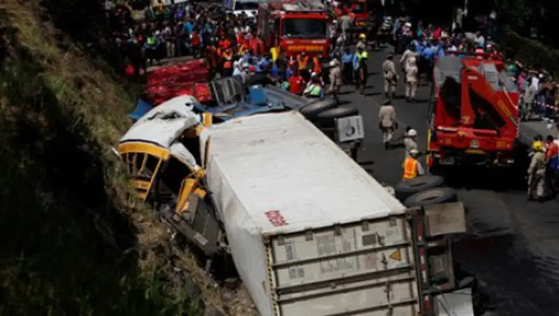 В Гондурасе при столкновении автобуса и цистерны погибли 16 человек