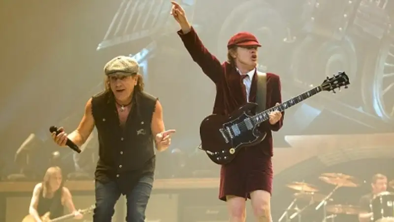 Солист Guns'n'Roses стал новым вокалистом AC/DC