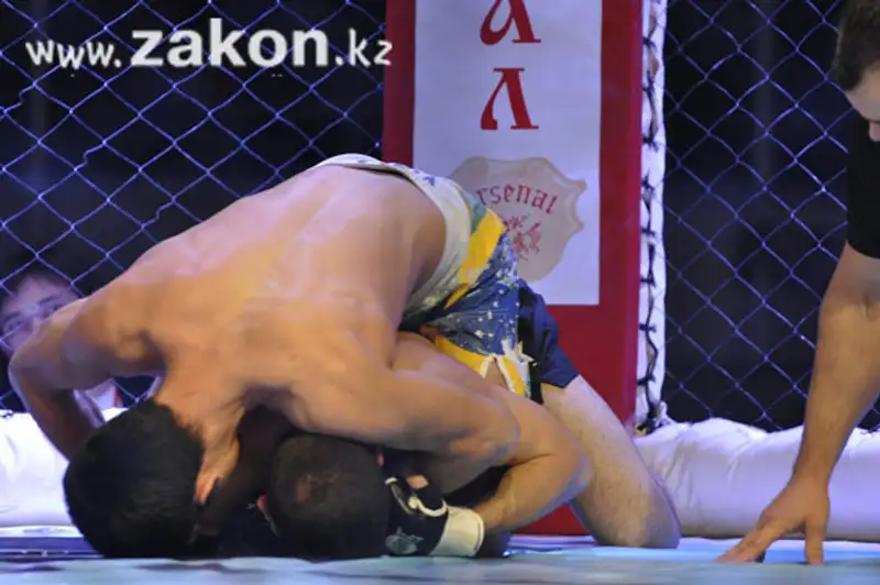 «Атилле» пришла «Смерть». Емельяненко выиграл в Алматы 18 бой в карьере (фото) «Атилле» пришла «Смерть». Емельяненко выиграл в Алматы 18 бой в карьере (фото), фото - Новости Zakon.kz от 22.12.2011 19:31