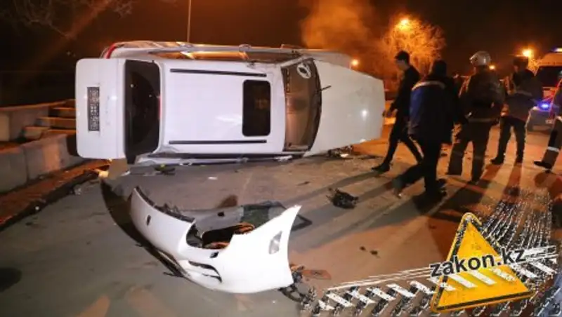 Porsche Cayenne едва не слетел с моста в Алматы