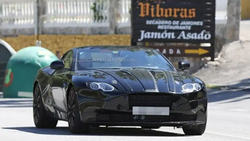 Шпионы заглянули в салон Aston Martin DB11