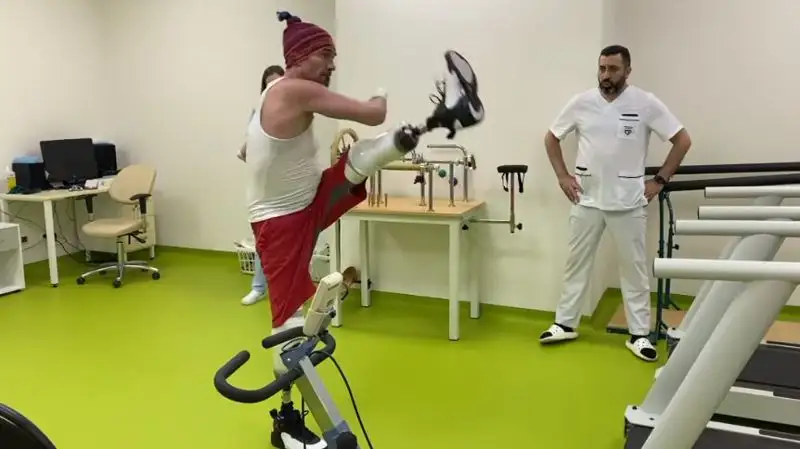 Костомаров опубликовал новое видео тренировки с протезами