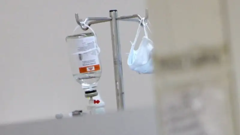 В Румынии на поминках отравились сто человек