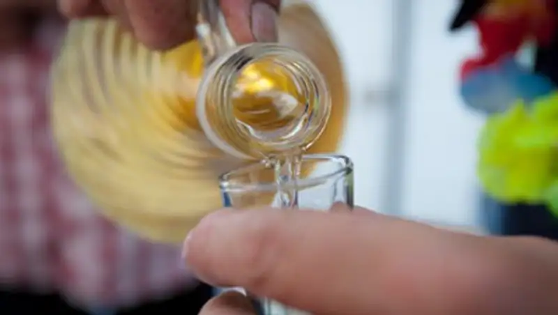 Алкоголь назвали фатальной причиной рака