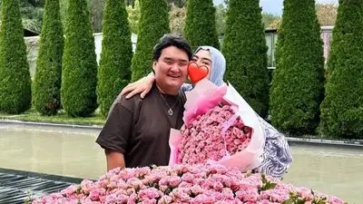 Zheka Fatbelly после свадьбы получил от тестя подарок стоимостью почти 18 млн тенге, фото - Новости Zakon.kz от 13.09.2023 15:31