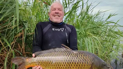 Макаревич похвастался крупным уловом на Балхаше , фото - Новости Zakon.kz от 14.08.2023 10:17