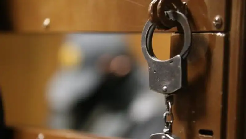 10 лет тюрьмы грозит офицеру ДГД Алматы за подстрекательство к даче взятки