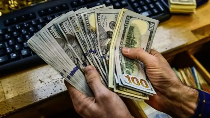 Тенге завершил неделю на укреплении