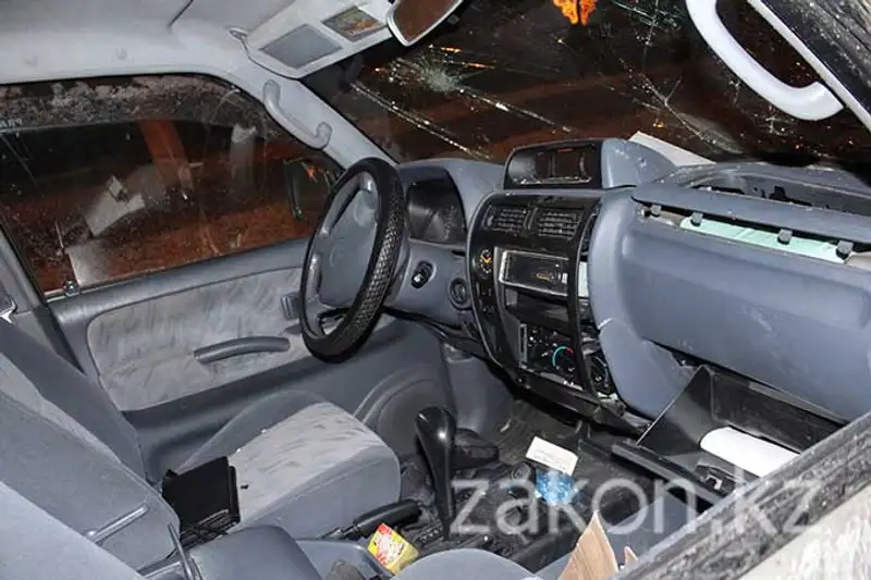 Нетрезвый водитель перевернулся на внедорожнике (фото) Нетрезвый водитель перевернулся на внедорожнике (фото), фото - Новости Zakon.kz от 11.11.2013 19:27