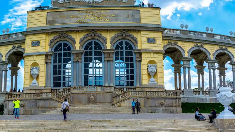 Австрия вводит локдаун для непривитых от COVID-19