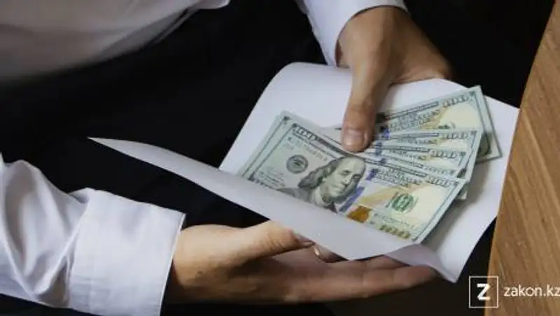 На 28 млн тенге оштрафовали главу Центра медицины катастроф Шымкента за взятку