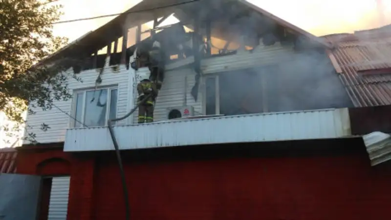 Частный дом горел в Алматы