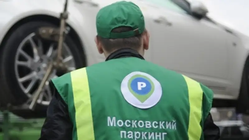 Разгневанный автовладелец загнал водителя эвакуатора на Красную площадь