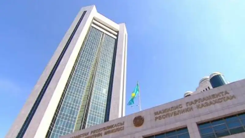 Пленарное заседание Мажилиса Парламента РК под председательством Нигматулина