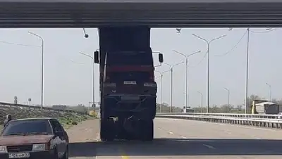 большегруз, фото - Новости Zakon.kz от 13.04.2022 20:37