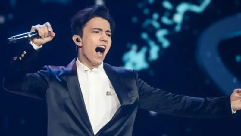 Димаш Кудайберген спел перед Токаевым и Назарбаевым