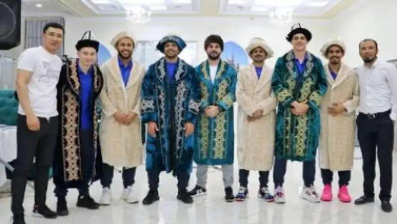 Бразильцы казахстанского клуба зажигательно станцевали в чапанах