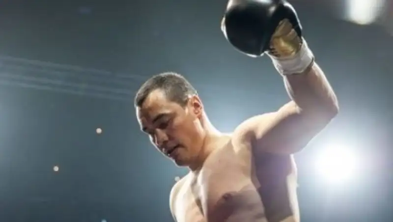 Казахстанский супертяж нокаутировал двухметрового боснийца