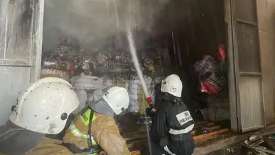 Пожар на алматинской барахолке потушен