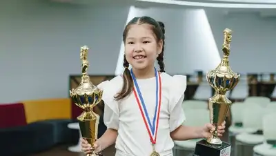 Cемилетняя Малика Зиядин стала чемпионкой мира ФИДЕ по шахматам