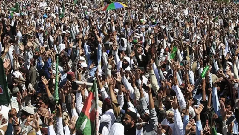 В Пакистане сторонники казненного исламиста устроили беспорядки возле парламента