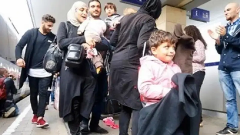 Первый поезд с беженцами прибыл в Мюнхен