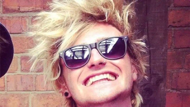 Британский студент сменил фамилию ради экономии на авиаперелете