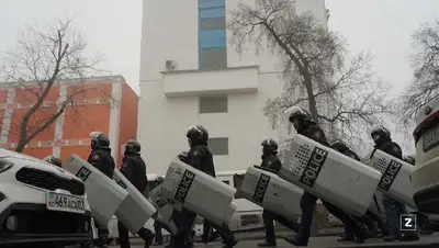 Полицейские, митинг, беспорядки, фото - Новости Zakon.kz от 18.01.2022 12:35