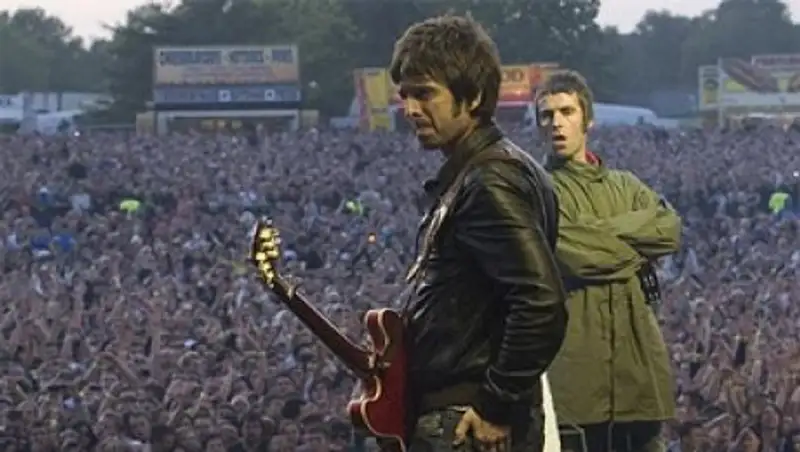 Лидер Oasis обматерил вынудивших его самостоятельно заваривать чай пиратов
