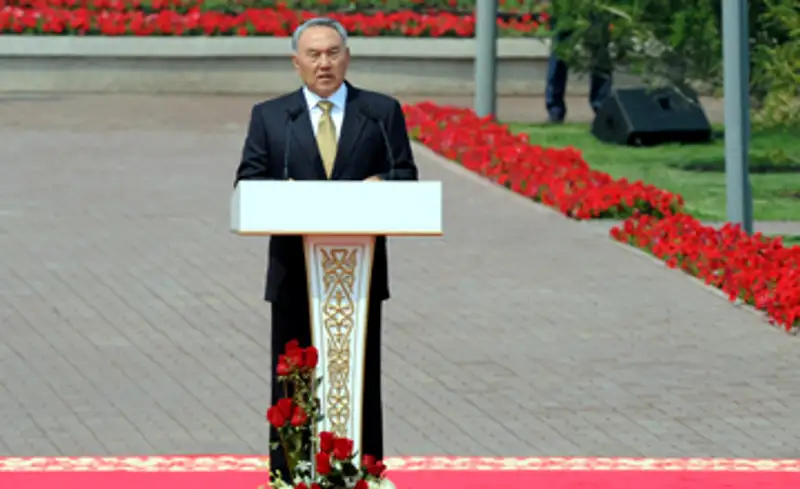 Президент РК подъемом Государственного флага дал официальный старт празднованию Дня столицы Президент РК подъемом Государственного флага дал официальный старт празднованию Дня столицы, фото - Новости Zakon.kz от 05.07.2012 18:27