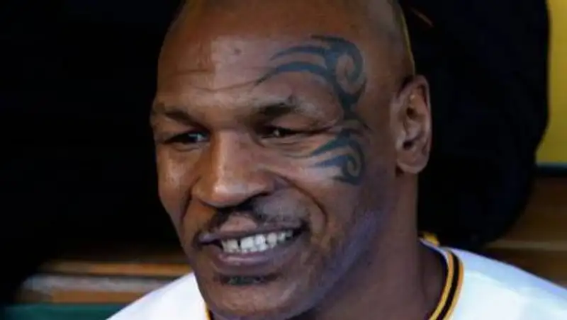 Майка Тайсона не пустили в Чили из-за судимостей