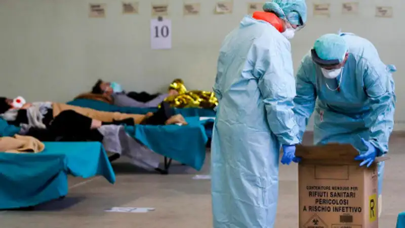 Гражданам США раздадут по 1000 долларов из-за коронавируса