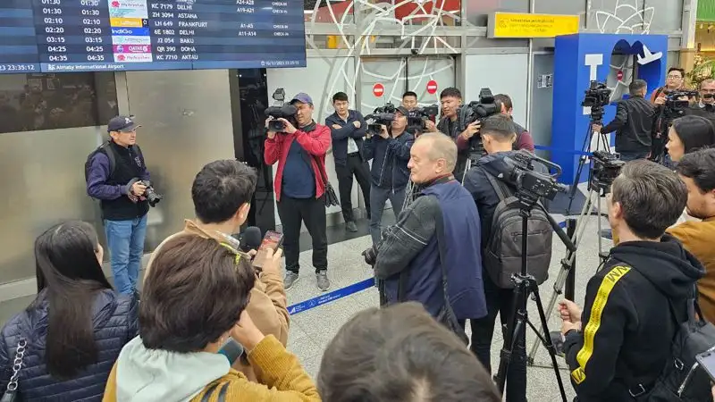 Самолет из Тель-Авива с эвакуированными казахстанцами прибыл в Алматы, фото - Новости Zakon.kz от 11.10.2023 01:23