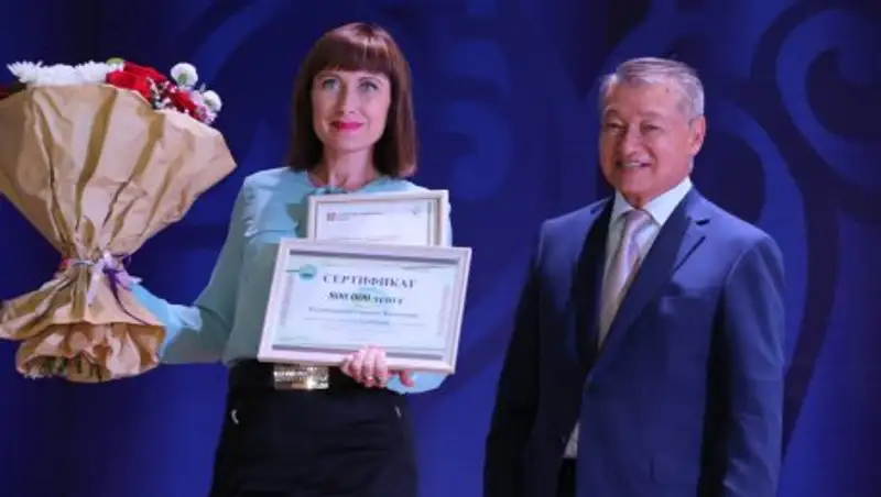 Премии до 800 тыс. тенге получили учителя английского в ВКО