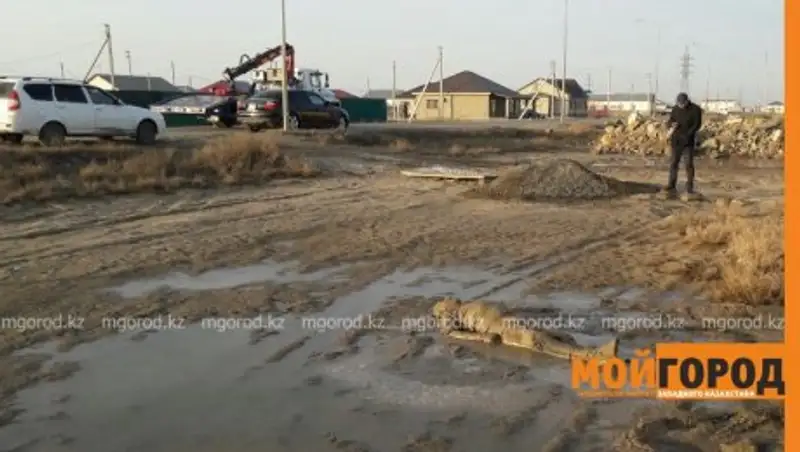 В пригороде Атырау в грязи обнаружен труп неизвестного мужчины
